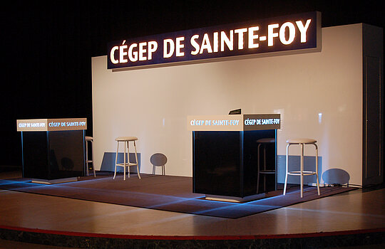 Stand du cégep de sainte-foy créé par les étudiants.