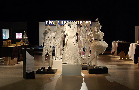 Exposition de fin d'année d'oeuvres étudiantes au cégep.